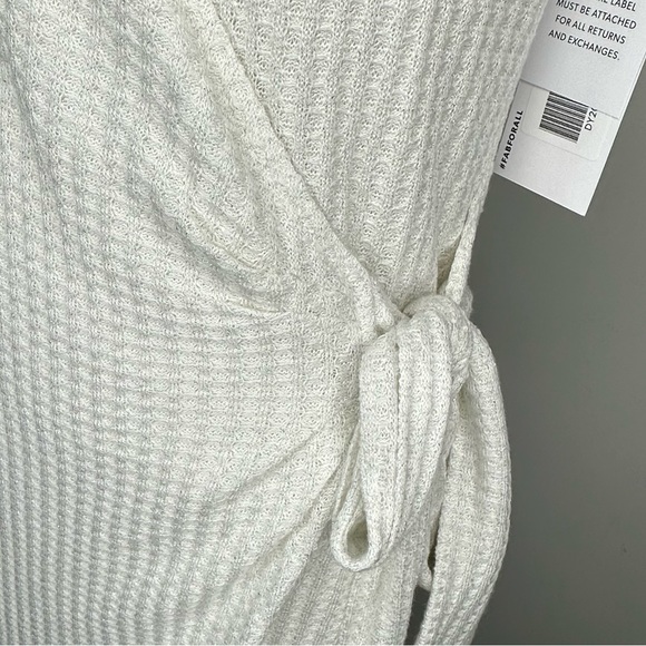 NWT JUSTFAB Sleeveless Wrap Cocktail Dress White / Silver Metallic Size Medium - Picture 9 of 11